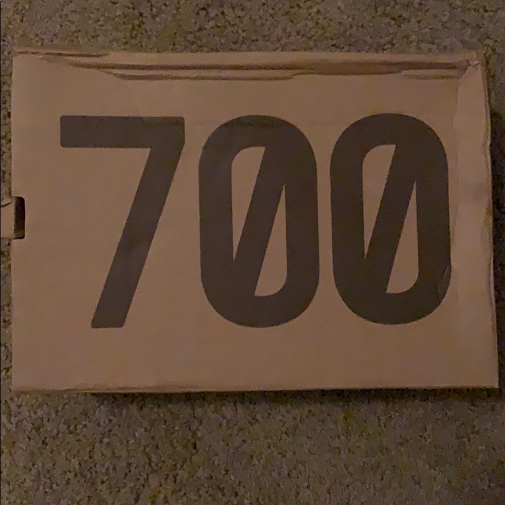 Yeezy 700 v2